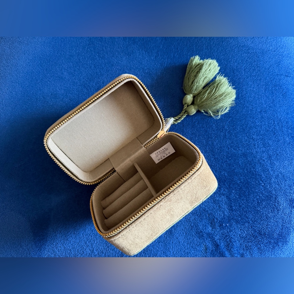 🇫🇷 NWOT ✨ Sézane Velvet Travel Jewelry Case, Green - Picture 6 of 6